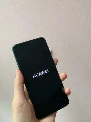 Huawei Nova 5 Pro - фронтальная панель