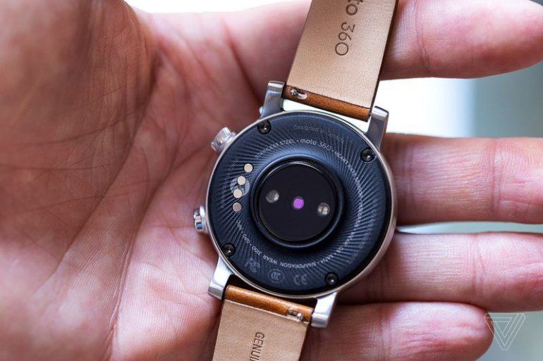 Умные часы Moto 360 версия 2019 года