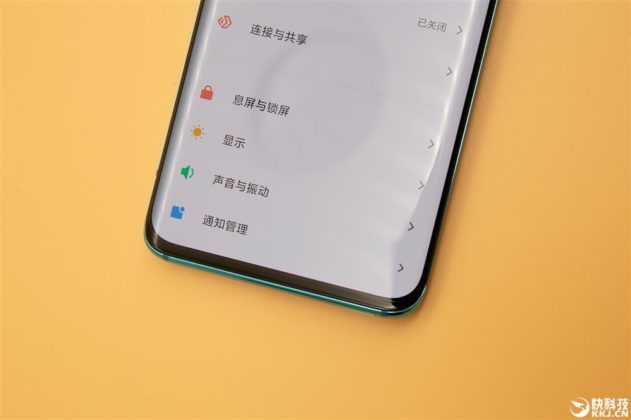 Xiaomi Mi 10 в синем цвете