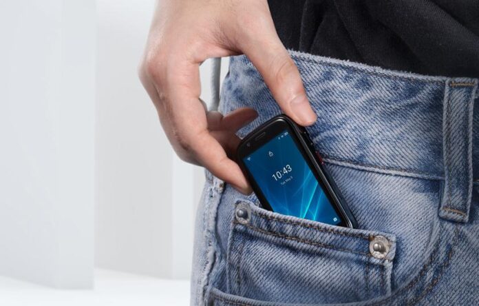 Unihertz Jelly 2 - новый миниатюрный смартфон, который меньше банковской карты