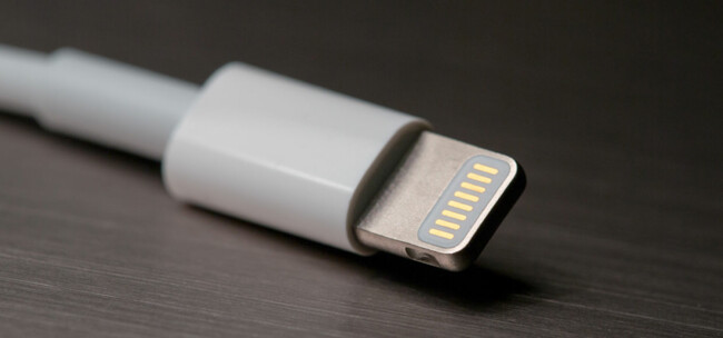 Lightning Cable - Какие гаджеты Apple не актуальны для покупки в 2020 году
