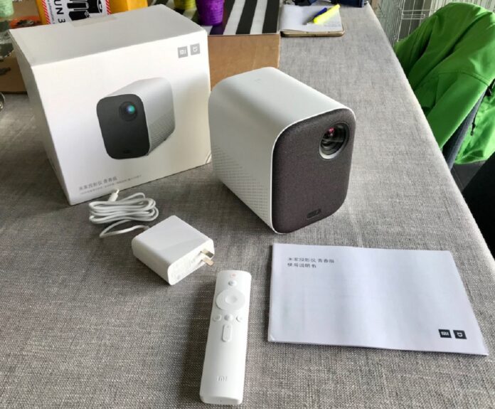 Представлен «умный» проектор от Xiaomi с голосовым управлением