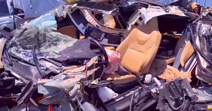 Tesla Model S после аварии