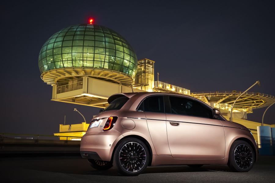 Fiat создал недорогой электромобиль с интересным решением насчет задней двери