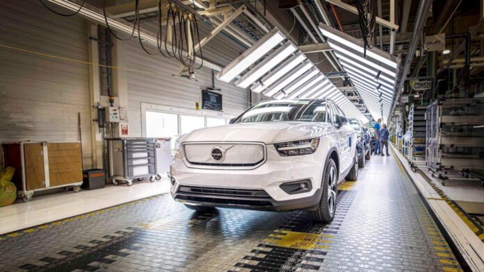 Компания Volvo начала серийный выпуск полностью электрического внедорожника