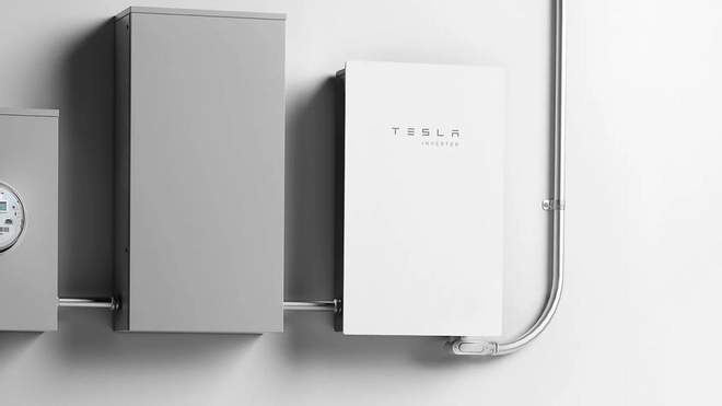 Tesla представила бытовой инвертор солнечной энергии