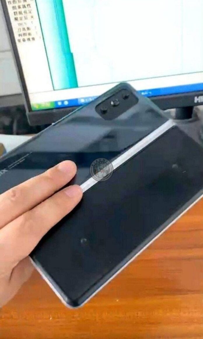 Перспективная «раскладушка» Xiaomi попала на фото