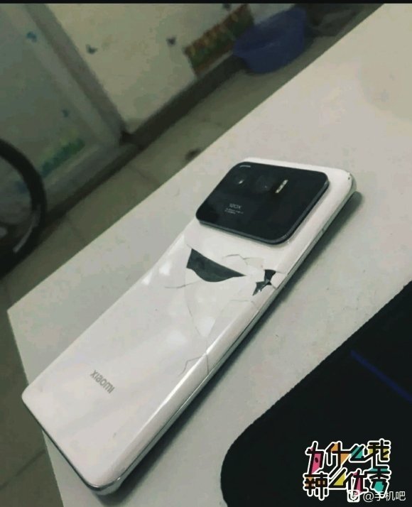 Появилось фото разбитого Xiaomi Mi 11 Ultra