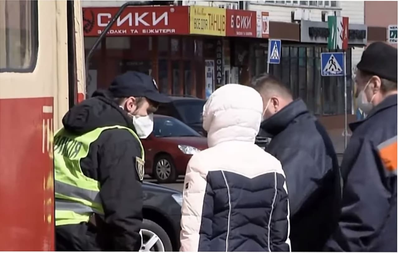 Продавцы поддельных карт на проезд в общественном транспорте Киева заполонили OLX