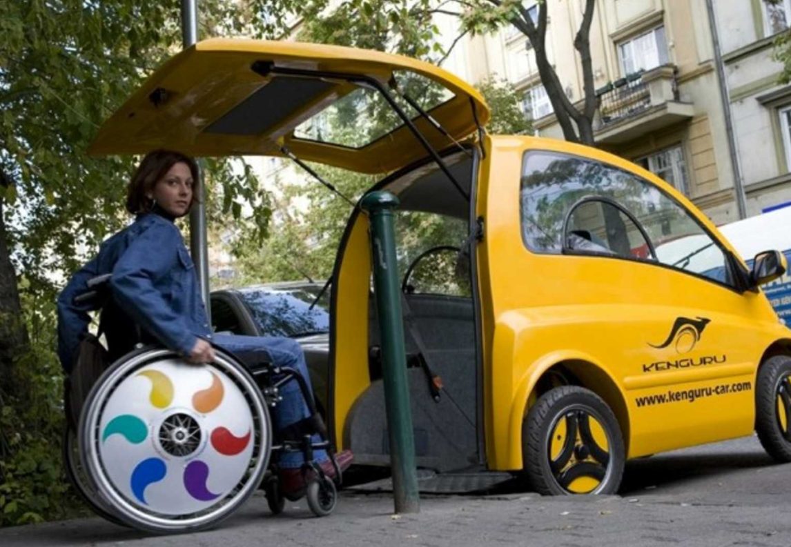 В Венгрии создали электрокар для людей с инвалидностью