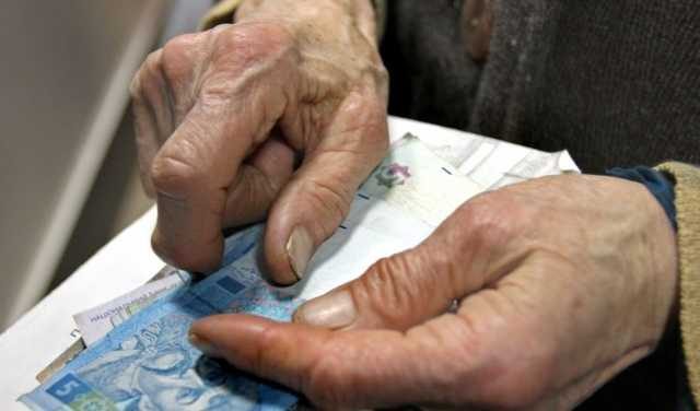 «Приватбанк» по ночам списывает у пенсионеров по 250-600 грн за видеоигры (документы)