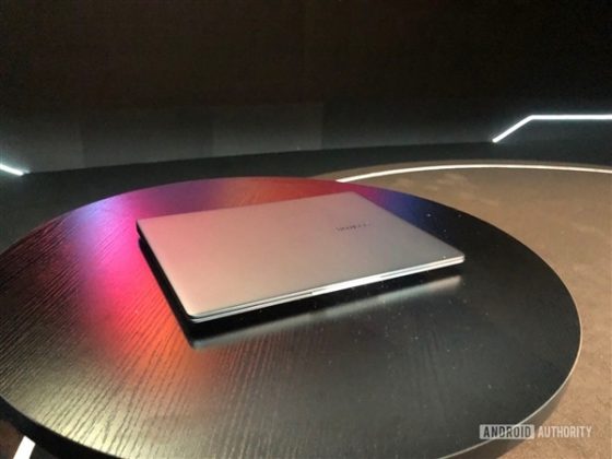 realme показала первый ноутбук Book и планшет Pad