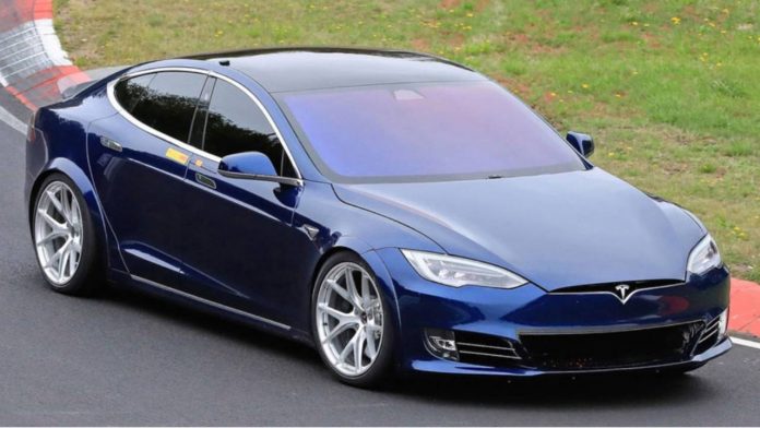 Tesla не будет выпускать свой самый быстрый электромобиль