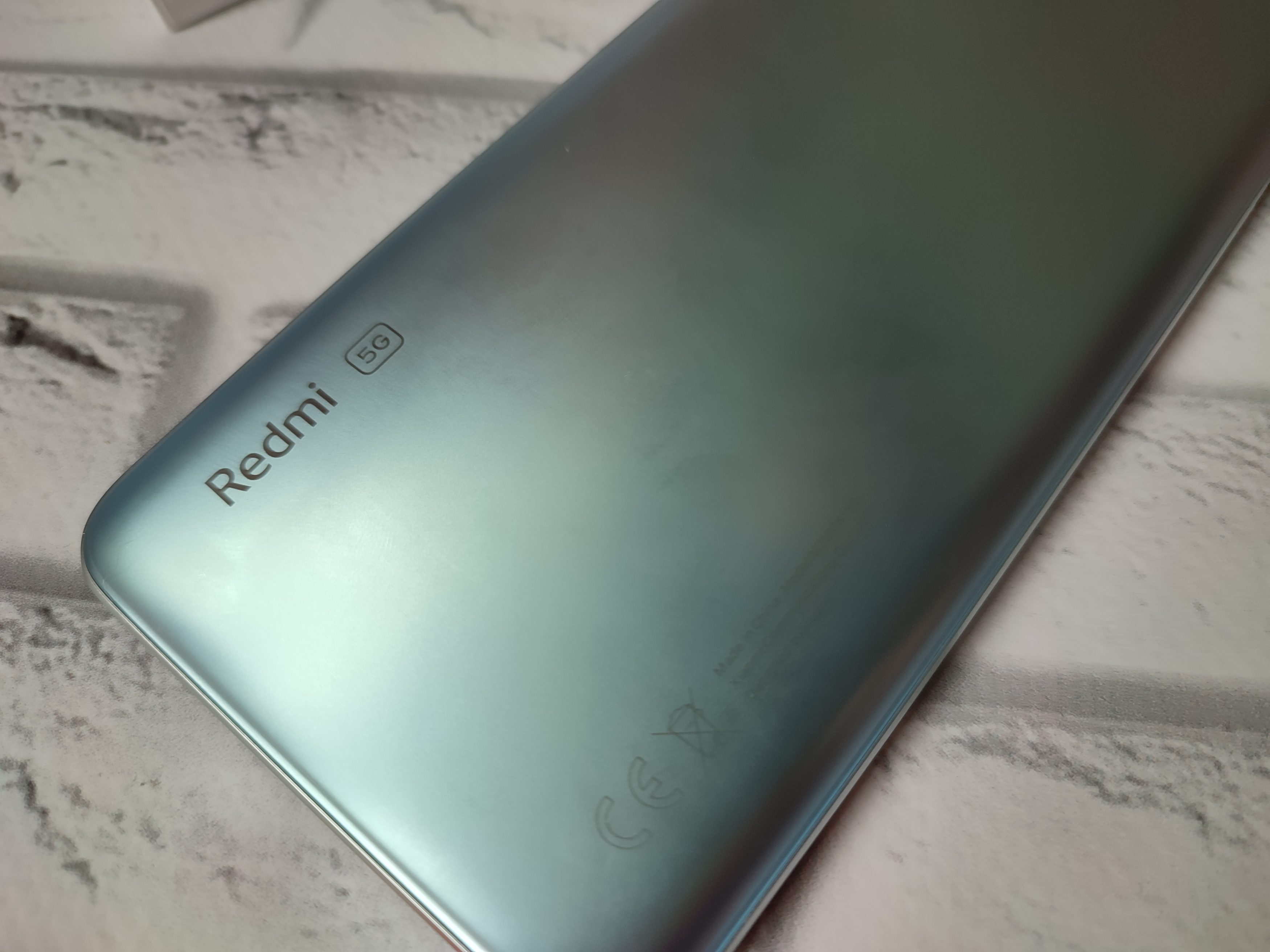 Redmi Note 10 5G в руке
