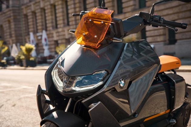 BMW представила электрический скутер за 12 000 евро