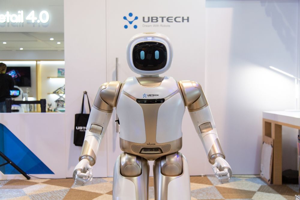 Человекоподобный робот Ubtech