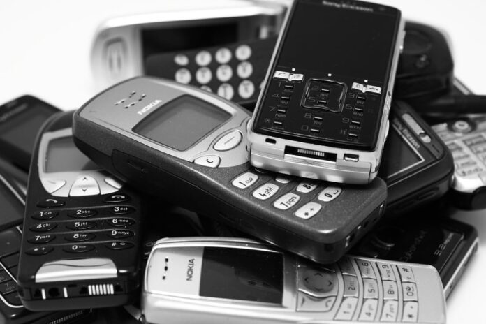 В Украине подготавливают три законопроекта о блокировке «серых» смартфонов