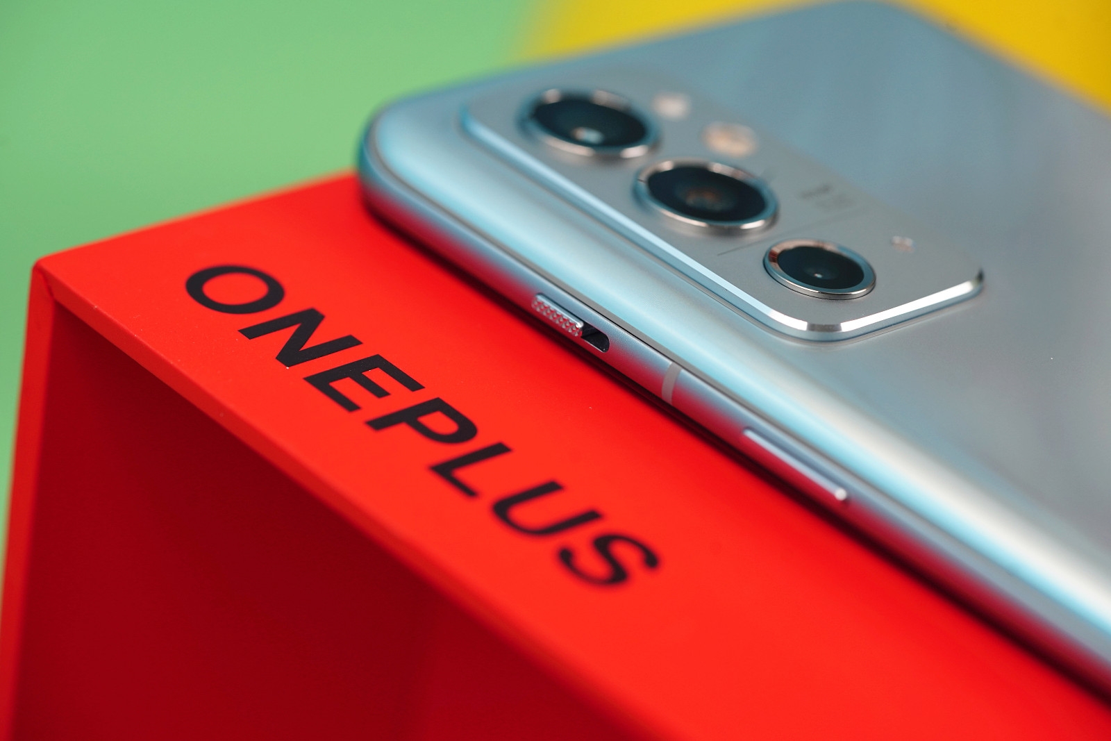 Распаковка смартфона OnePlus 9RT Hacker Picture