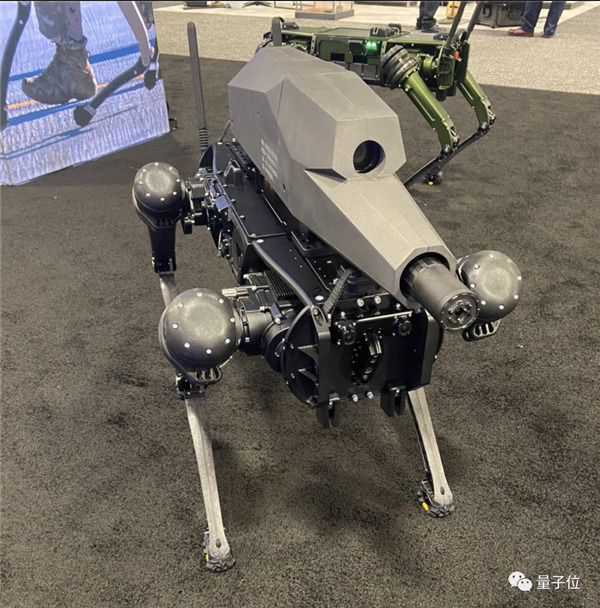 В Штатах вооружили легендарного робопса Boston Dynamics