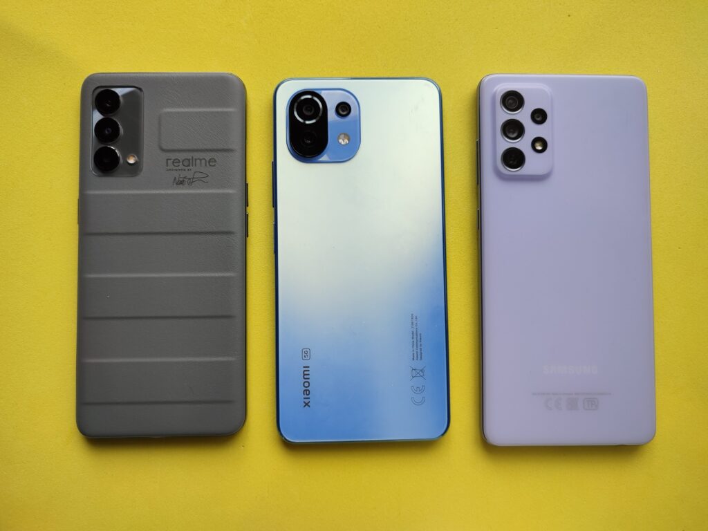 Слева направо realme, Samsung и Xiaomi