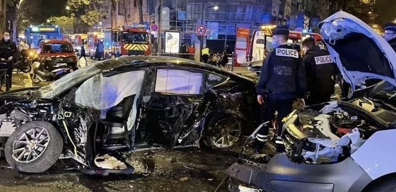 Tesla Model 3 авария в Париже