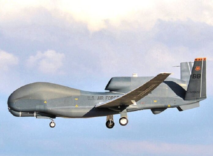 Разведывательный дрон RQ-4 Global Hawk