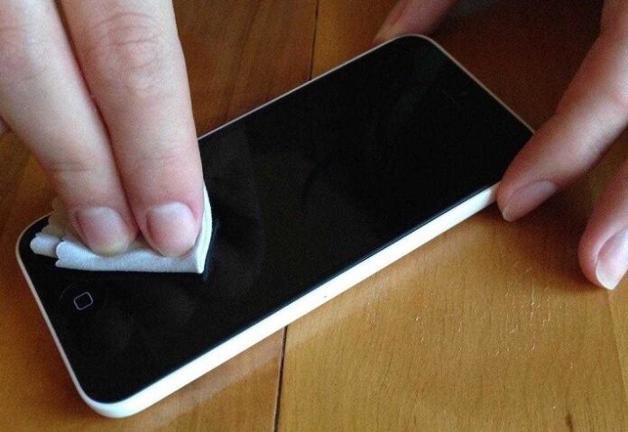 Устранение царапин с экрана смартфона