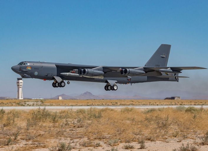 Стратегический бомбардировщик B-52H