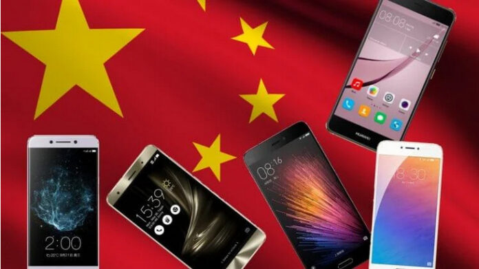 Продажи смартфонов в Китае упали до уровня 2012 года