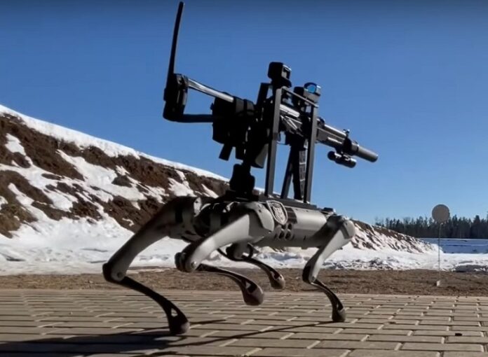 Российский робот Skynet с пистолетом-пулеметом "Витязь"