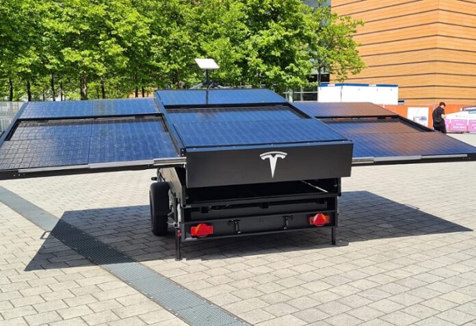 Прицеп Tesla с солнечными панелями и терминалом Starlink
