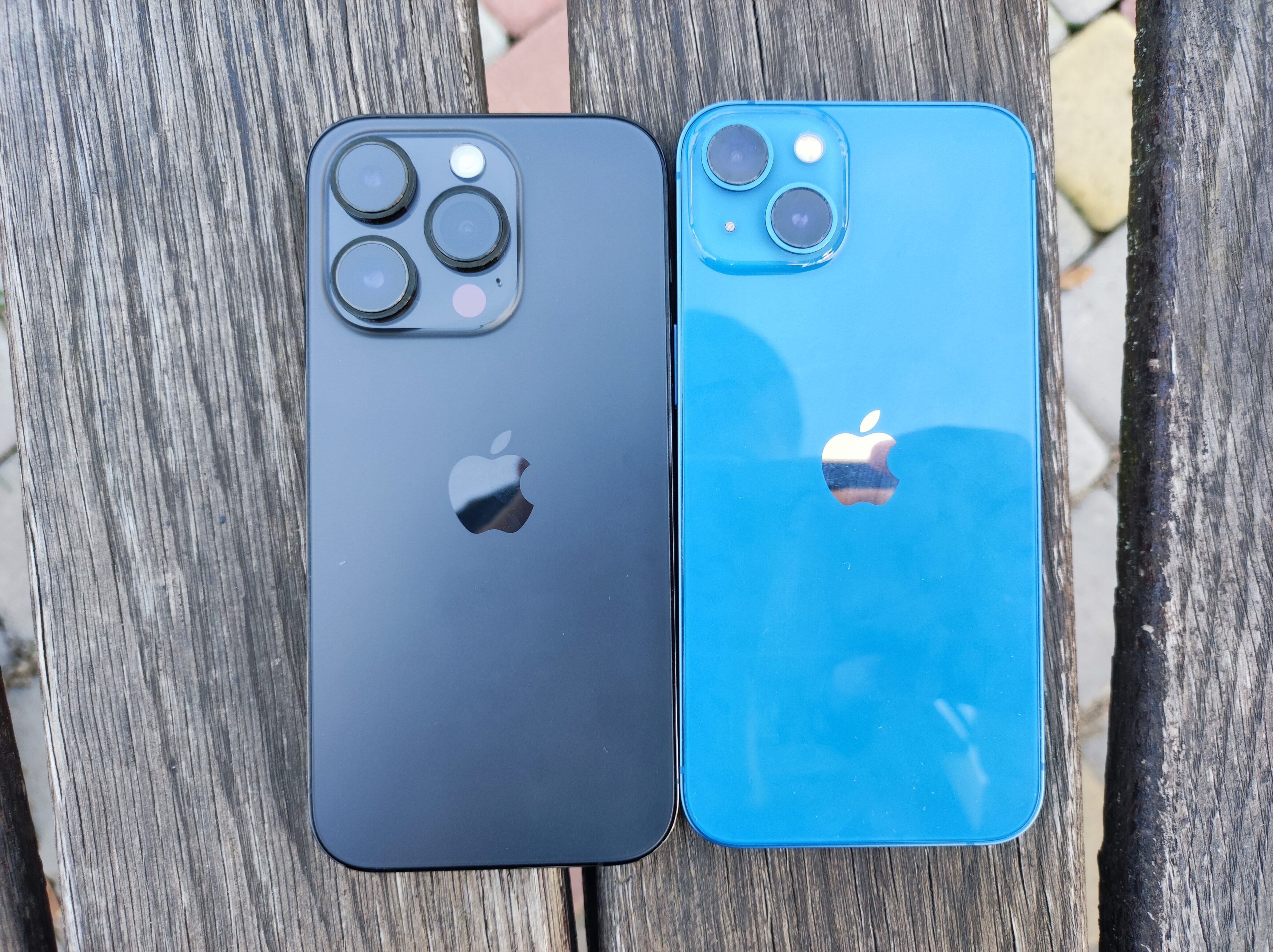 Сравнение iPhone 13 і 14 Pro
