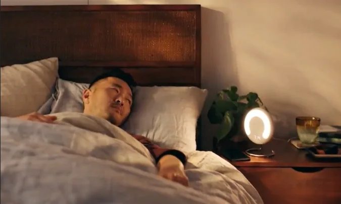 Amazon презентовал прикроватную лампу Halo Rise, которая отслеживает сон по дыханию