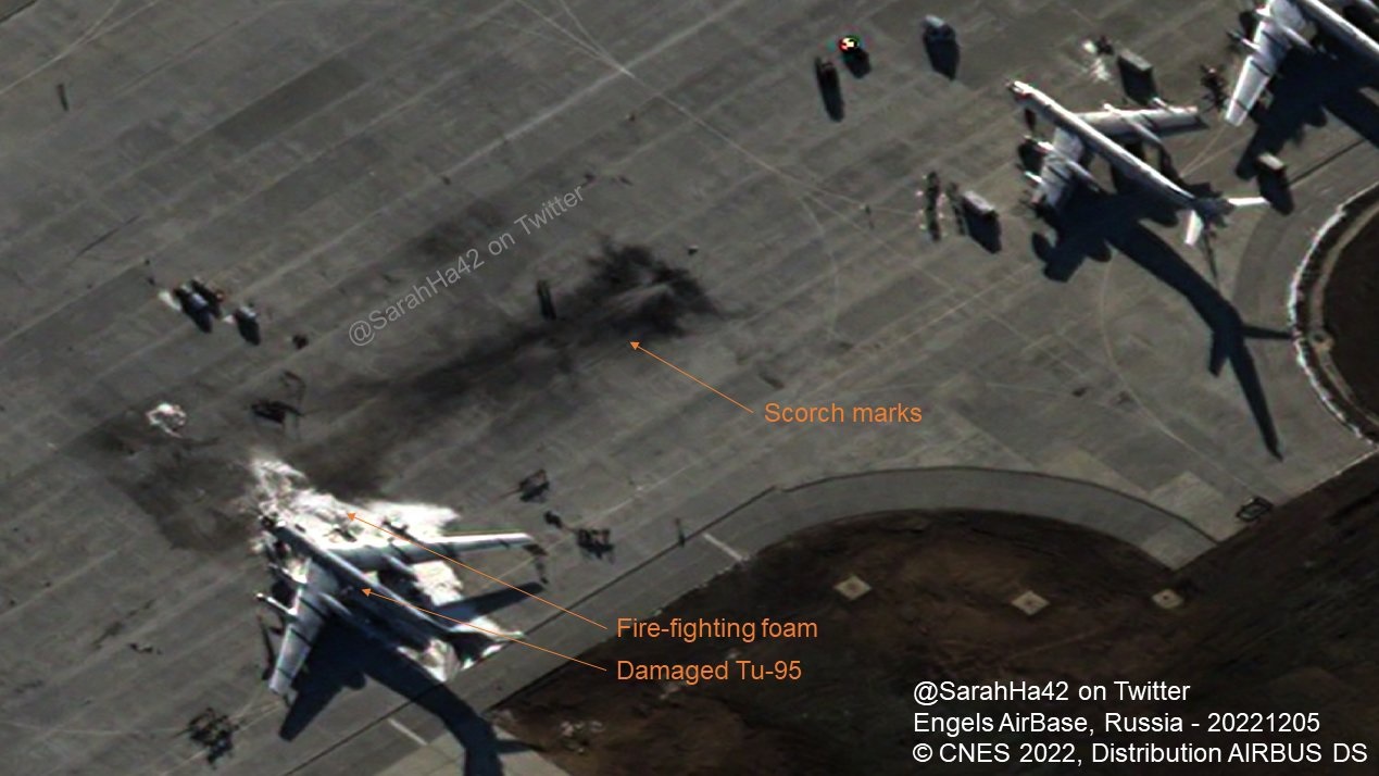 Спутниковый снимок аэродрома в Энгельсе после удара ВСУ