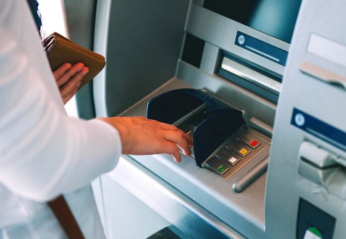Обналичивание средств через банкомат