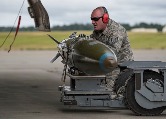 Крылатая "умная" бомба JDAM-ER