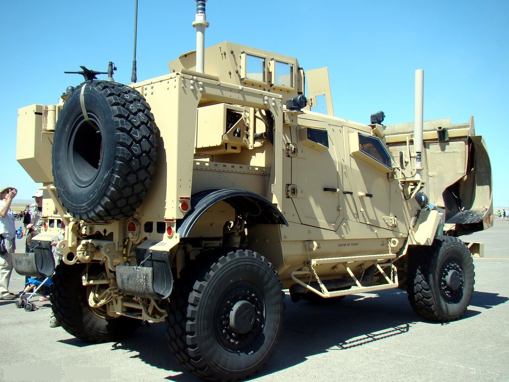 Американский броневик Oshkosh M-ATV класса MRAP