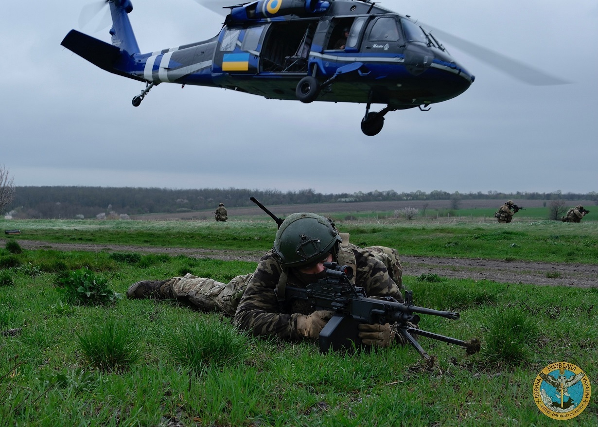 Співробітники ГУР показали в роботі вертоліт Black Hawk