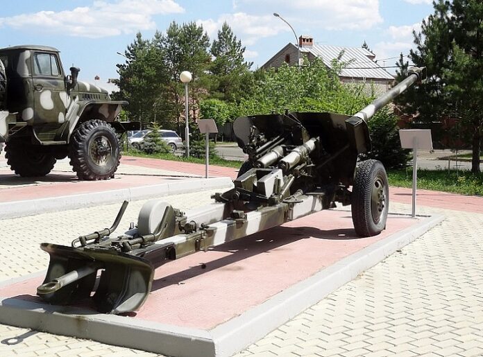В Україні танкам Leopard 2 протистоятимуть "сталінські" гармати Т-12 ...