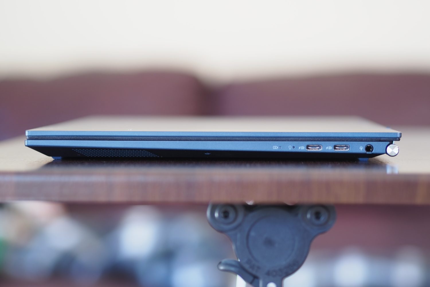 Asus раскрыла характеристики самого тонкого ноутбука в мире