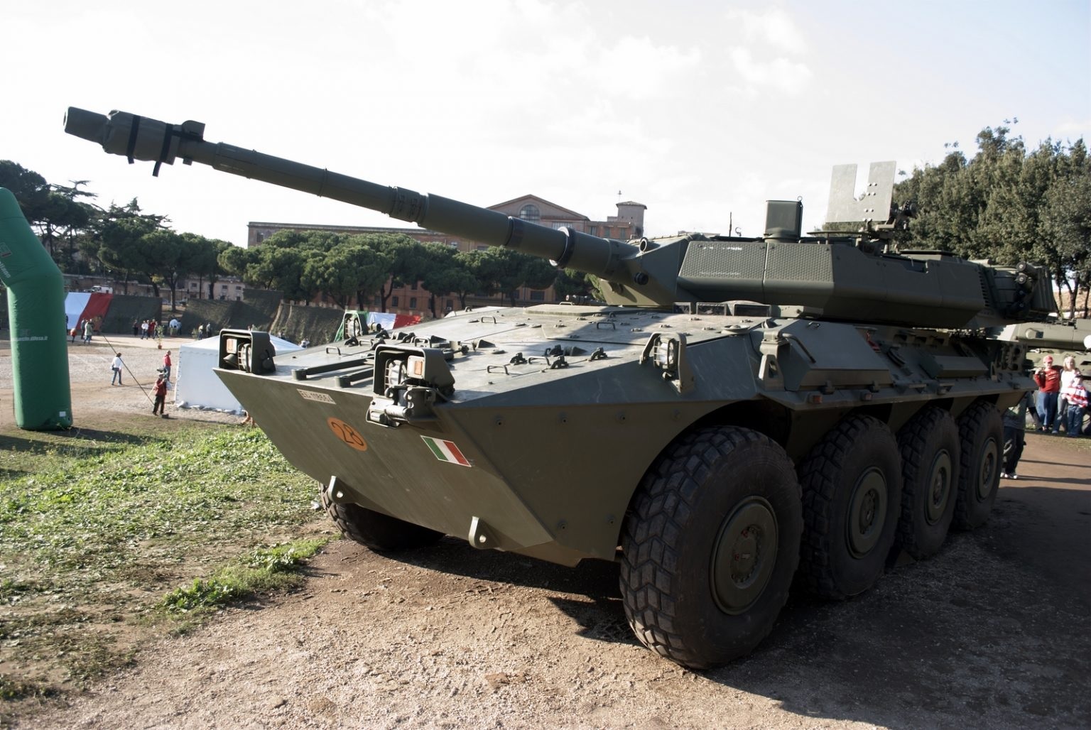 На вооружении ВСУ появятся колесные танки Centauro B1