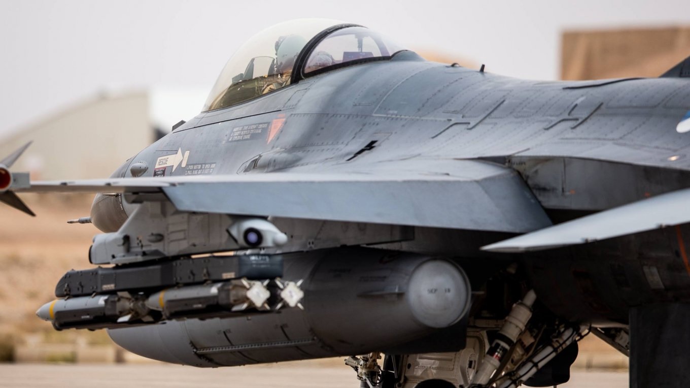 Стало известно, какую модификацию F-16 получат ВСУ