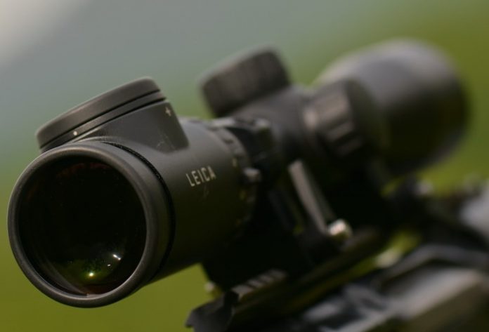 Невзирая на заявлений об уходе, Leica продолжает поставлять в РФ военную оптику
