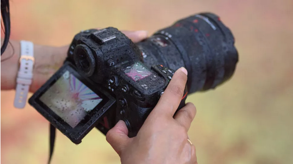 Nikon презентовал полнокадровую компактную камеру Nikon Z8, которая почти на треть дешевле флагманской Nikon Z9 