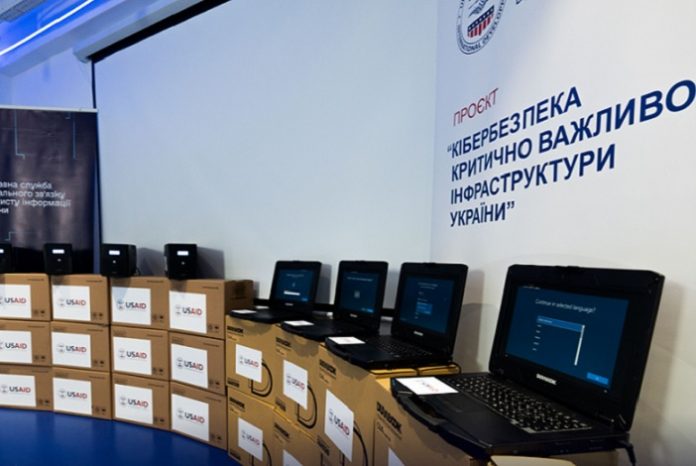 В Украину прибыла партия защищенных ноутбуков для сотрудников Госспецсвязи