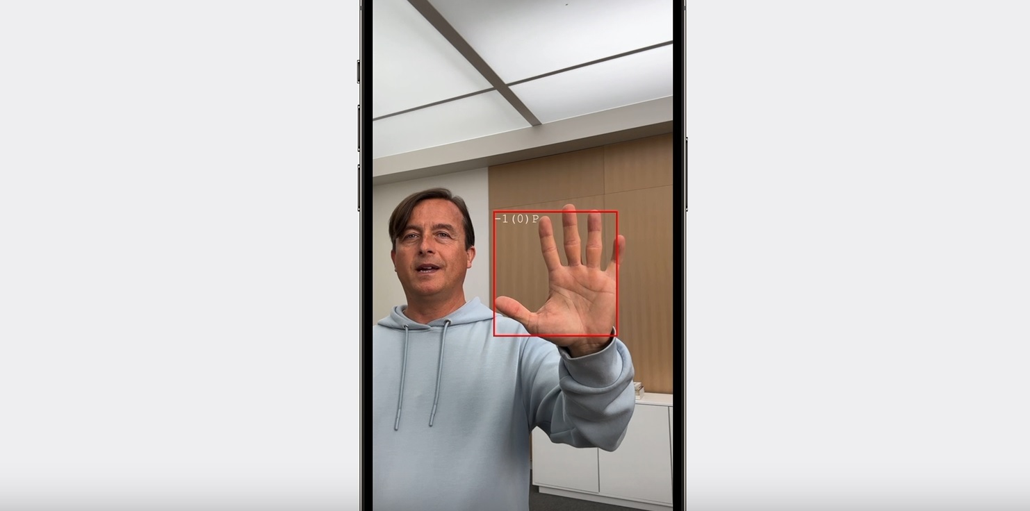 Apple показала, как превратить iPhone в систему наблюдения за питомцами