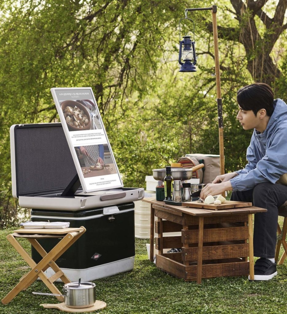LG представила портативный дисплей для пикников StanbyME Go