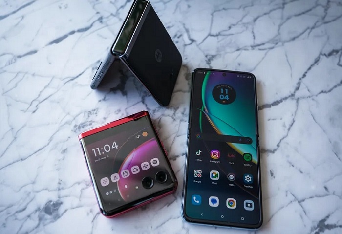 Why iPhone Owners Are Switching to Motorola’s Razr Foldable Device