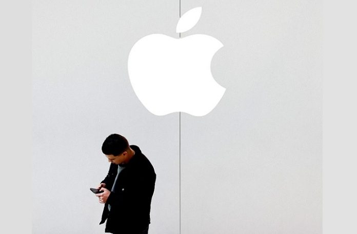 Apple патентует сворачивающийся в трубочку смартфон
