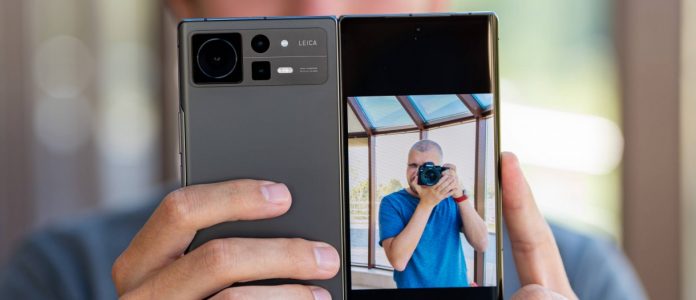 Xiaomi Mix Fold 3 поступит в продажу в августе с камерами Leica